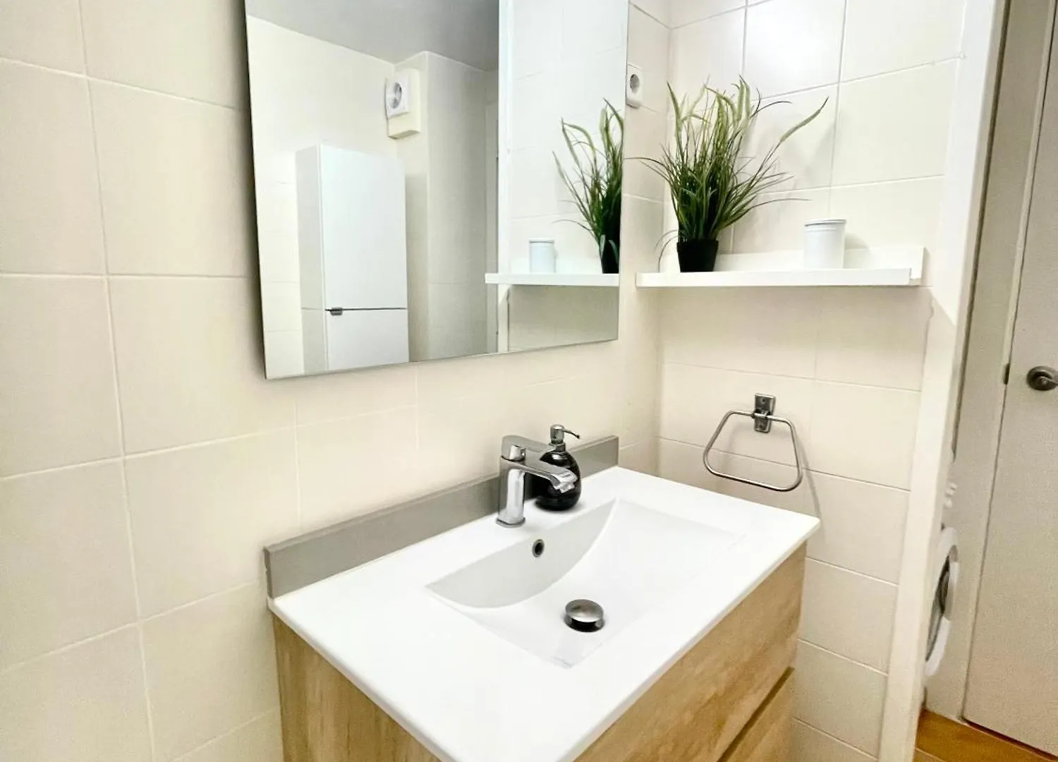 Seahomes Vacations, La Mer Bleue, Beach&Pool, Pk, Full Equipped In Fenals Beach Lloret de Mar Apartment