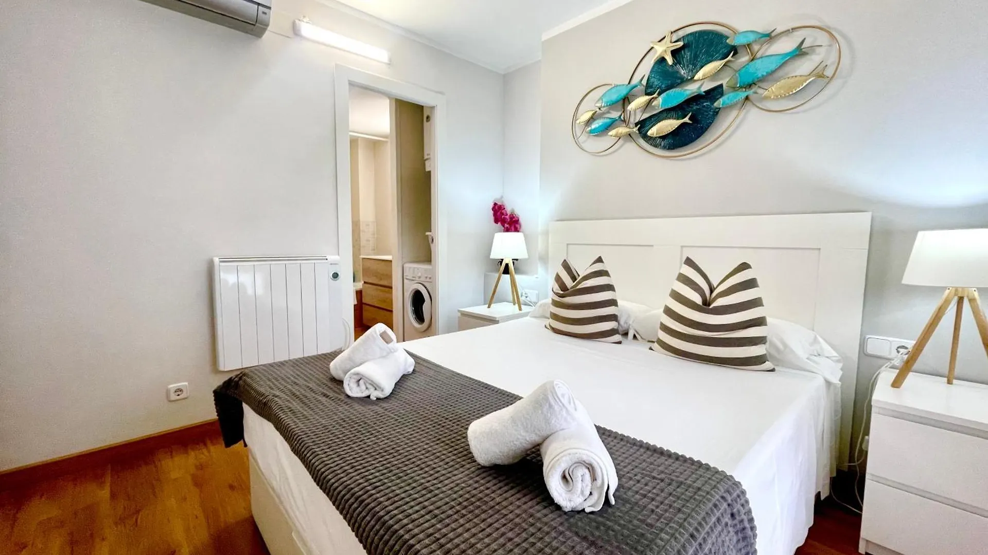 Apartment Seahomes Vacations, La Mer Bleue, Beach&Pool, Pk, Full Equipped In Fenals Beach Lloret de Mar Spain